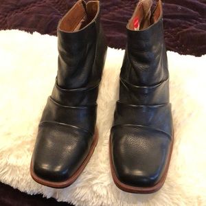 Kork-Ease. Black bootie. Size 7